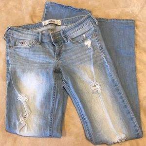 HOLLISTER LIGHT WASH DISTRESSED SKINNY JEANS